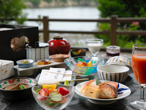 【ご朝食】一品ひとしな手づくりだからこそ成せる、繊細ながらもやわらかな味わいを、一日のはじまりに。