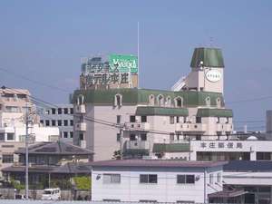 「ホテル本庄」の駅からも目立つ建物です。