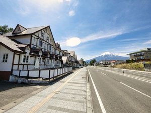 「ホテルキャメロット」の絶景の富士山がすぐそこに