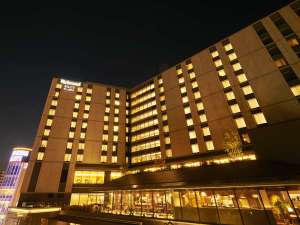 「リッチモンドホテルプレミア浅草」の商業施設の上階に位置するホテルです。