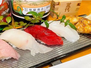 【まんさく鮨】玄界灘や五島灘など九州の漁場で獲れた良質な魚介を、是非お召し上がりください♪