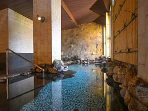 【大浴場（男湯）内風呂】美肌効果のある群馬猿ヶ京温泉の湯を、ご滞在中いつでもご堪能いただけます。