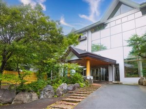 「富士山中湖ホテル」の外観／昔懐かしい面影を残し、気軽に「ただいま」と言えるそんな観光拠点