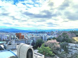 「ダイアパレス大手門」の最上階から見る金沢の街の風景