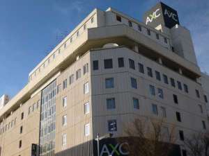 「ホテル　クラウンヒルズ福島駅前（ＢＢＨホテルグループ）」の福島駅より徒歩５分の好立地♪AXCビルの８階がフロントです！