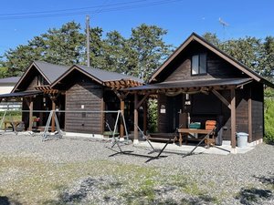 小コテージ・外観※シャワールーム、トイレ、シンクは小コテージ外真ん中のロッジにございます。