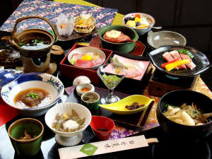 ■【夕食】ご当地食材を使ったおまかせコース（料理イメージ）