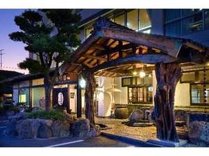 「料理旅館　富士見園」の夕刻の当館
