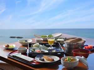 庄内の食をたっぷり取り入れた　【朝ごはん♪】　※季節によってお料理の内容が異なります。