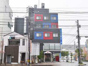 **【外観】JR西条駅の向いにございます。ロータリー内にあり、改札まで徒歩1分☆