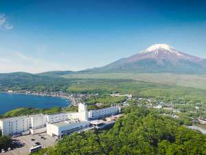 「富士山と湖を望むリゾート　ホテルマウント富士」の富士山と山中湖を一望できるホテルマウント富士