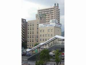 「ホテル　ニューステーション」の甲府駅北口の目の前の立地