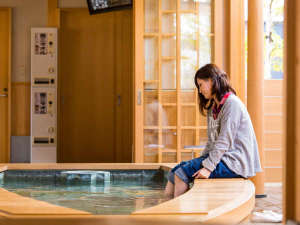 【芦湯】あわら湯のまち広場に佇む北陸最大級の足湯（当館から徒歩で5分）