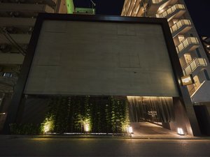 「SAKE　Kura　Hotel　川崎宿（サケクラホテル）」の外観　夜