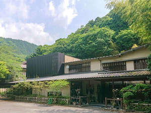 「中川温泉　魚山亭　やまぶき」の・大自然に囲まれ、日常の喧騒を忘れさせてくれる温泉宿です