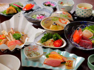 新鮮な海鮮を【お刺身】や【小鍋】！北海道の味を満喫！