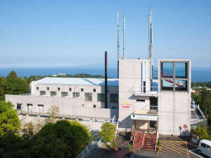 「ＡＭＢＩＥＮＴ　伊豆高原コンドミニアム」のホテルアンビエント伊豆高原コンドミニアム：晴れた日には伊豆七島をきれいに見ることができます。