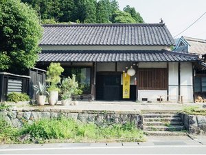 「ｙｏｇｏｔｏ」のおよそ築100年以上の古民家をリノベーションした一棟貸しの宿