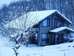 「MATRYOSHKA　HOUSE」のログハウス（冬）