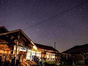 「星降る山荘　七時雨山荘」の星と山荘