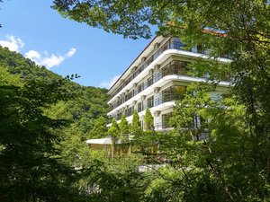 「箱根湯本ホテル」のようこそ箱根湯本ホテルへ。箱根ならではの豊かな緑の中、心身ともに癒されるたびに出かけましょう。