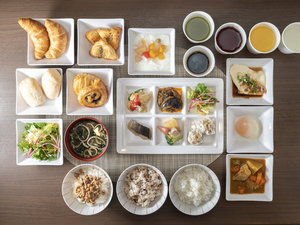 「天然温泉　伝馬の湯　スーパーホテル湘南・藤沢駅南口」の和食派も洋食派もどちらもご堪能いただけます