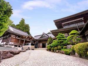 「密厳院」の*千二百年の歴史を持つ高野山の中心に建つ興教大師御住坊　苅萱堂「密厳院」で宿坊体験。