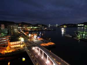 当ホテルから臨む長崎港の夜景