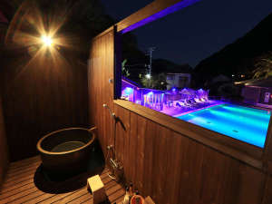 「ＡｍｉｓＤｒｏｌｅｓ-アミ・ドローラ-[LIBERTY　RESORT]」のSix -シス-（No.6)◆お部屋にございます陶器露天風呂から温泉プールを眺められます