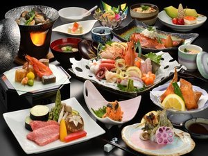 海の幸をふんだんに盛り込んだ料理長自慢の会席料理※写真はイメージです