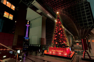 京都駅ビル 巨大クリスマスツリー 彡 変なホテル京都八条口駅前のブログ 宿泊予約は じゃらん