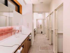 男女別のシャワールーム 四条烏丸の新しいホステル ｗｅｂａｓｅ 京都のよくあるお問合せ 宿泊予約は じゃらん
