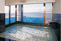 【本館大浴場】展望風呂から望む日本海の絶景
