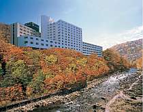 【秋・渓谷側】秋の定山渓はまさに絶景！木々の彩りに心がなごみます♪