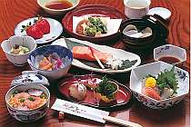 家庭的な味わいのある京料理の夕食（一例）