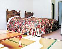 ベッド2＋6畳の、ゆったりとした和洋室