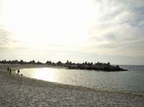 白砂で有名な『白良浜』が徒歩2分です。　のんびりお散歩で心が癒されます。