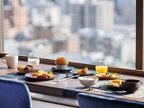 ■朝食サービス6:30a.m.～10:00a.m.　広島県産食材を使用した限定メニューもご用意しております。