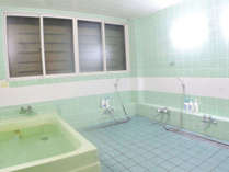 ◆男性側浴室一例／シャンプー、リンス、ボディソープは備え付けております。