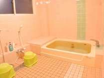 ◆女性側浴室一例／シャンプー、リンス、ボディソープは備え付けております。
