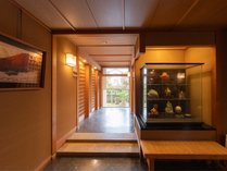 【館内】金沢湯涌温泉で創業250年の老舗旅館。上質な空間に流れる古都金沢での時間をお過ごしください
