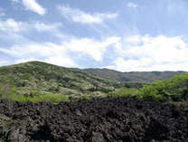 *徒歩5分ほどに1986年に噴火した際の溶岩流がご覧頂けます。