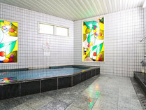 【1Fお風呂】ステンドグラスの広々浴室