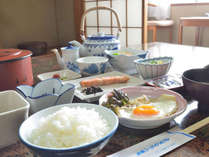 *【朝食】一例。お米＆野菜にこだわりあり！契約農家からの美味しい減農薬米、地野菜を使用。