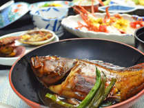 *【夕食】一例。旬の魚介類を使って。安乗は的矢湾の先端。常に新鮮な魚介類がいっぱい。
