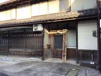 赤野邸外観写真です。昭和三年に建てられた古民家です。