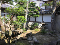 明治の離れ・小濱の日本庭園です。小濱にお迎えするお客様のために、明治２１年に作られました。
