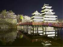【松本城　桜祭り】当館から、車で7分のところにあります。