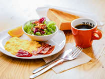 ■朝食会場1F【ナガハマコーヒー】：洋食メニューをご用意しております。