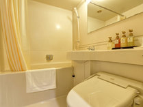 *≪客室一例【ツイン3名定員】ユニットバス≫シャワートイレ付となります。